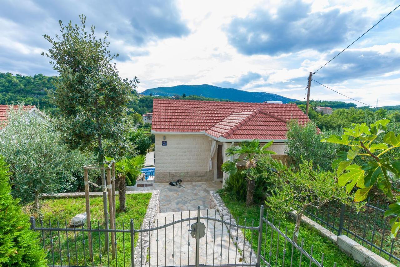 Villa Holiday Home Zvecanje Exterior foto